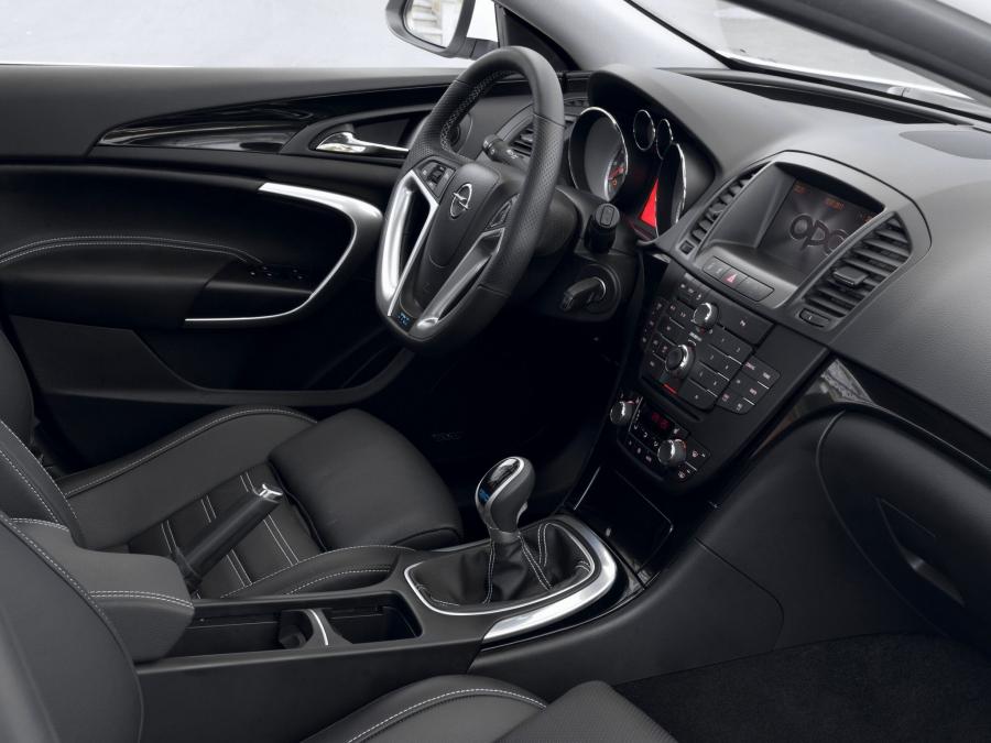 Интерьер Opel Insignia OPC Sports Tourer 2009 года  (фото 21 из 49)
